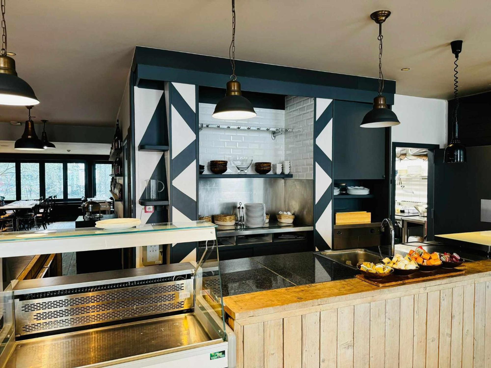 Hotel Val De Poix- Logis Hotel Restaurant Saint-Hubert Extérieur photo