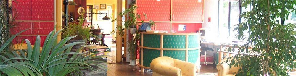 Hotel Val De Poix- Logis Hotel Restaurant Saint-Hubert Extérieur photo