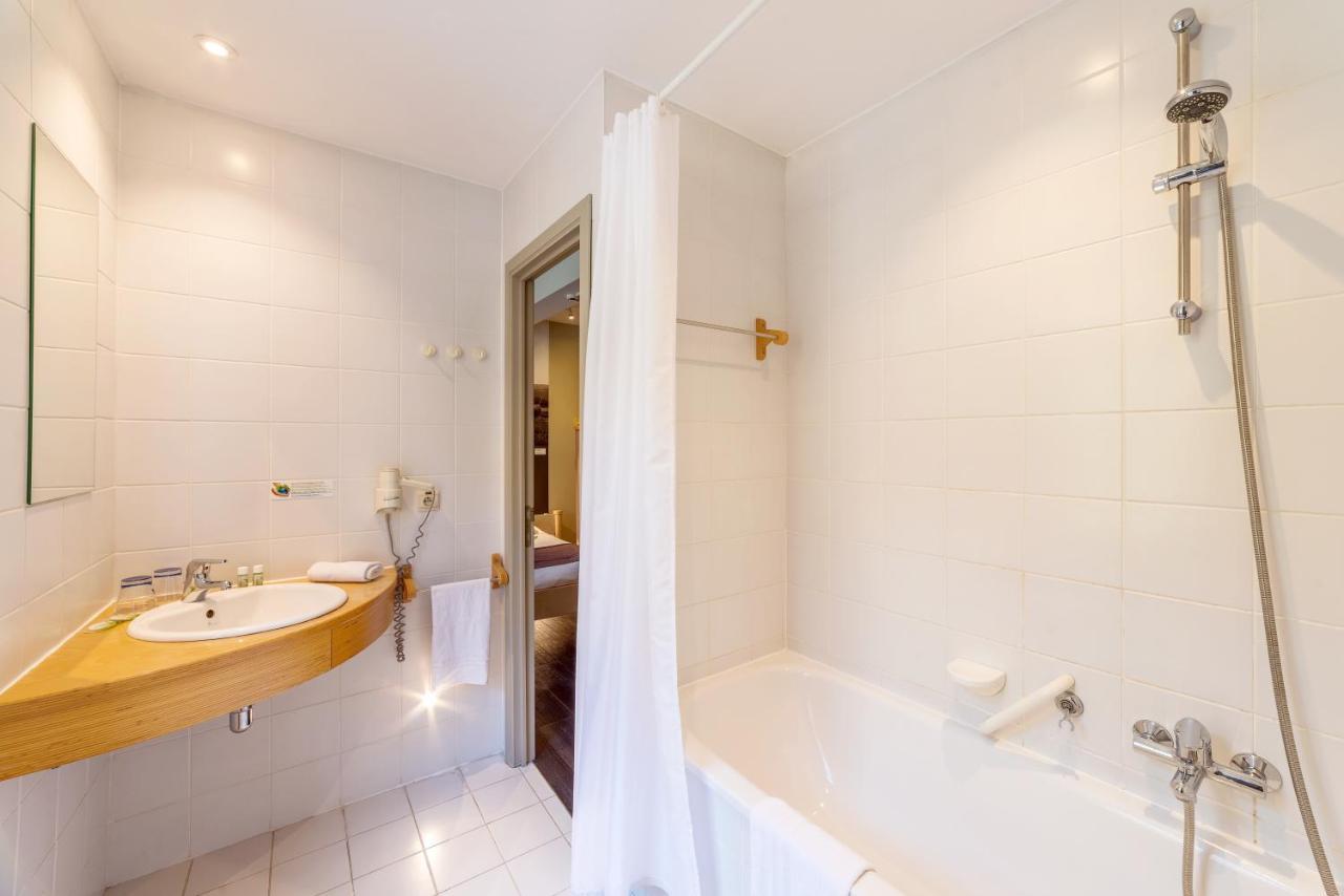 Hotel Val De Poix- Logis Hotel Restaurant Saint-Hubert Extérieur photo